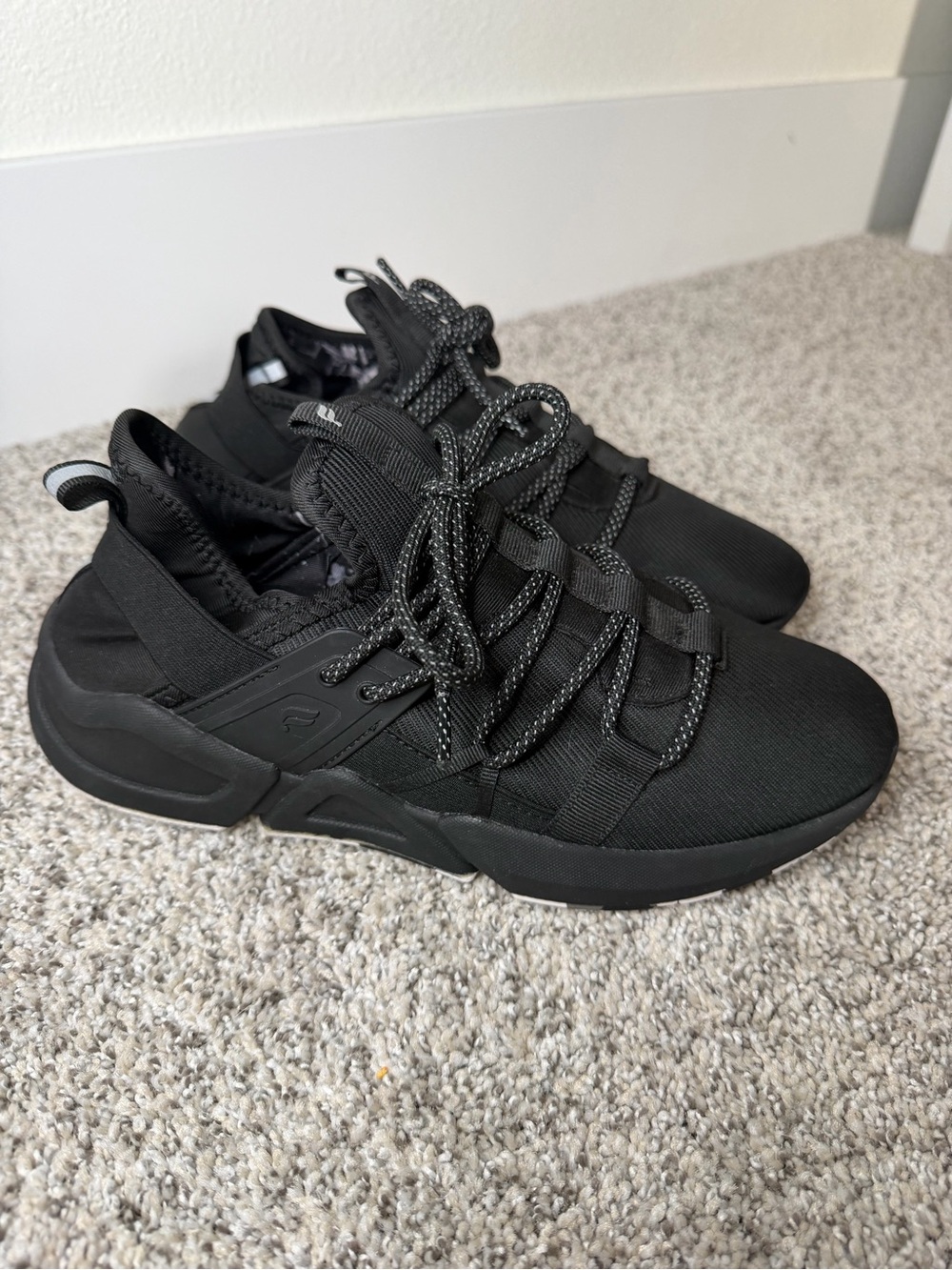 Like New Fabletics Marin Performance Sneaker Size 9